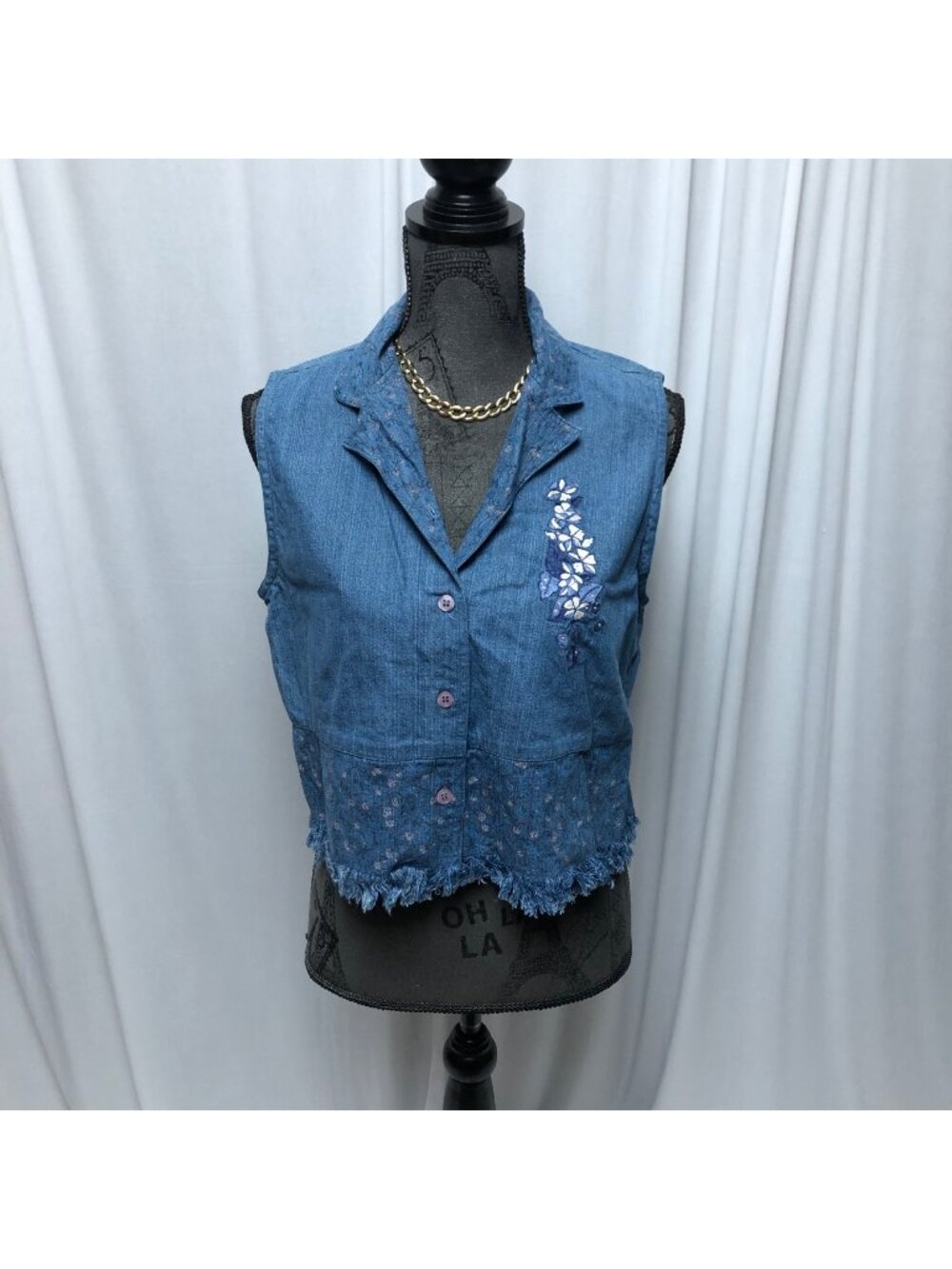 Two Twenty Cropped Denim Shirt Womens Size Small Floral Fringed Embroidered Vest